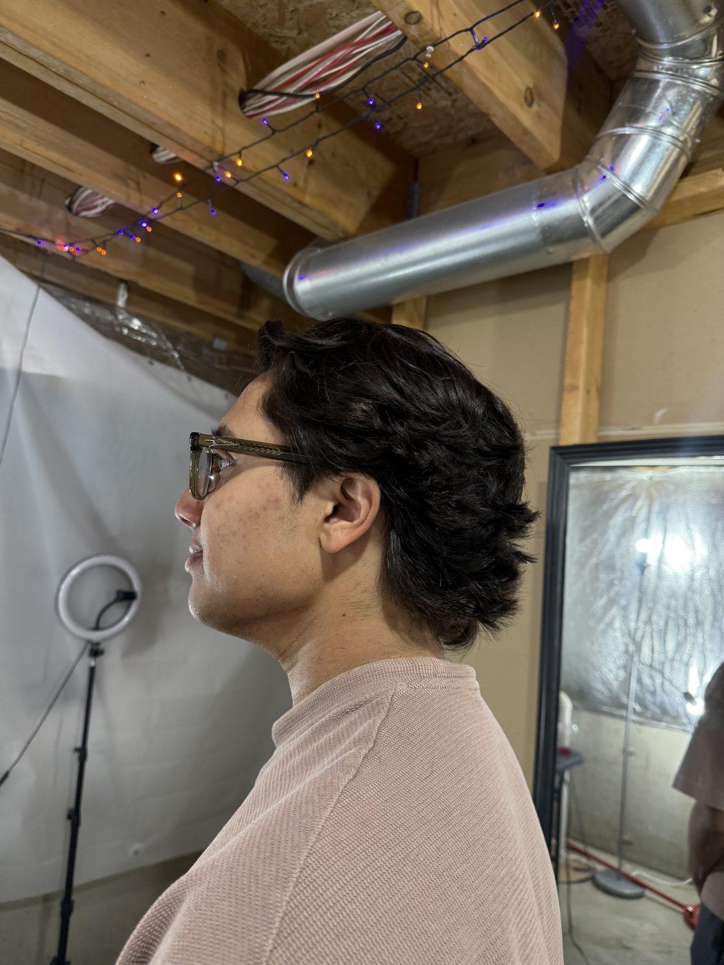 Curly textured cut, side profile