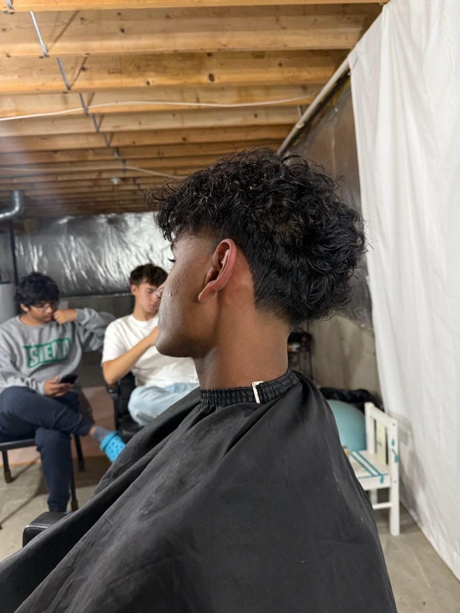 Curly cut, side profile